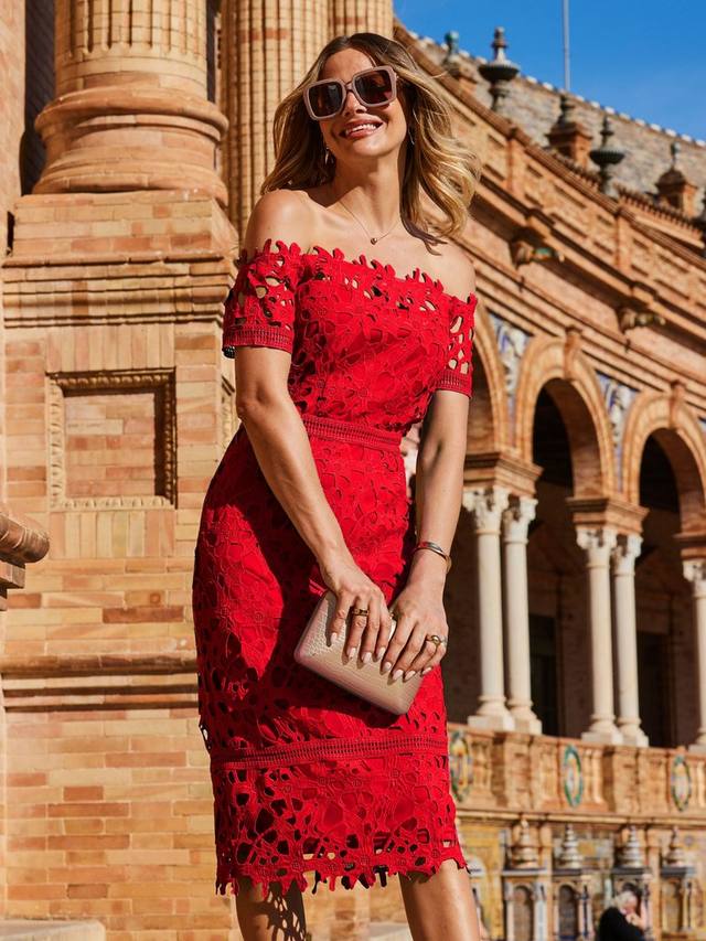 Кружевное платье с вырезом бордо Sosandar, красный
Кружевное платье с вырезом бордо Sosandar, красный