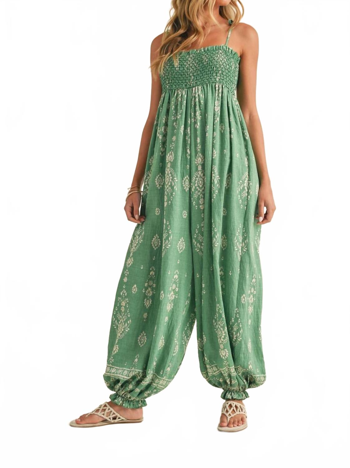 Зеленый комбинезон с принтом и расклешенными штанинами Klesis
Зеленый комбинезон с принтом и расклешенными штанинами Klesis