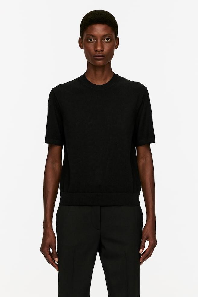 Вязаная футболка из шерсти мериноса Arket, черный
Вязаная футболка из шерсти мериноса Arket, черный