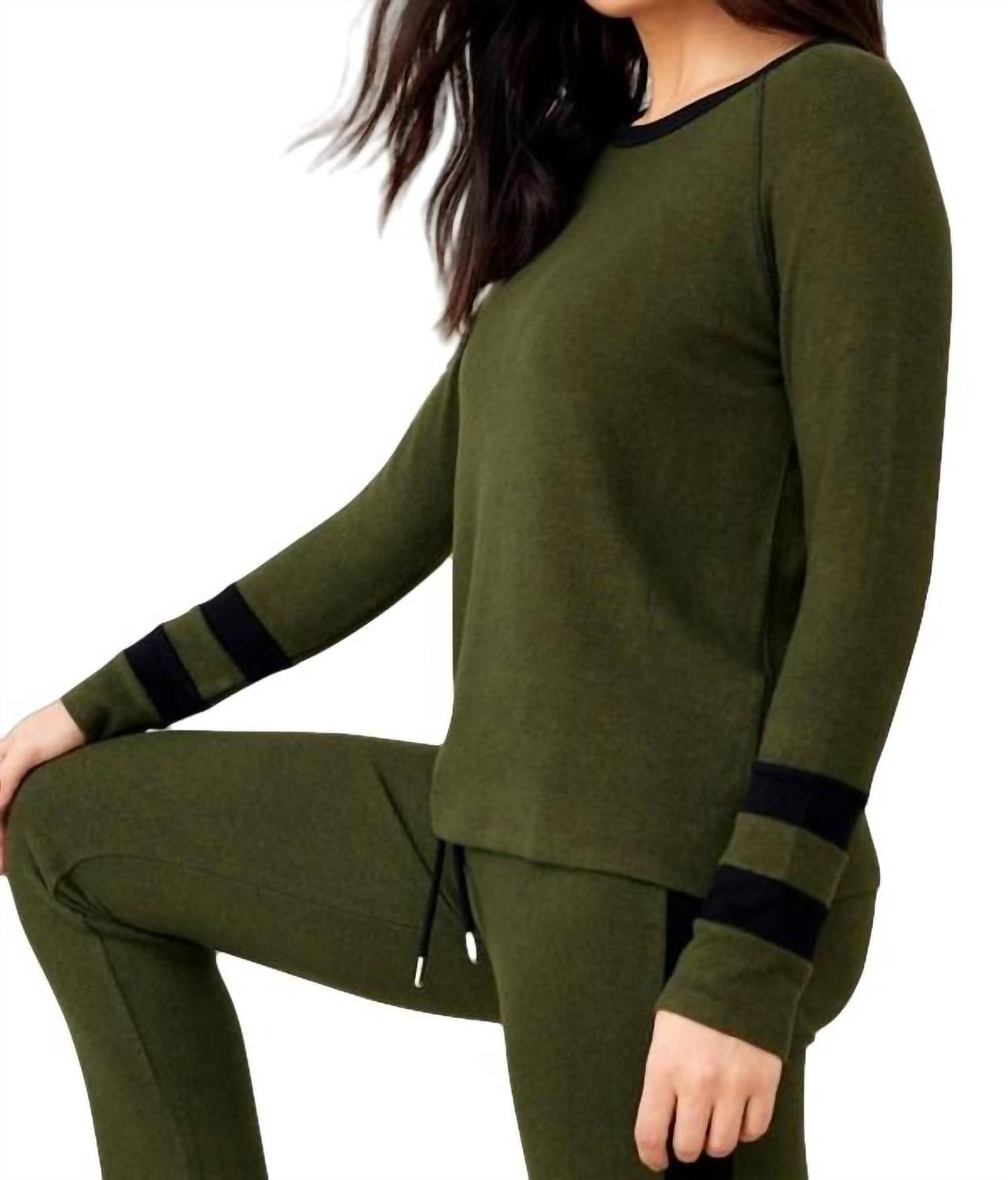 Бейсбольная футболка цвета шалфея french kyss, цвет sage
Бейсбольная футболка цвета шалфея french kyss, цвет sage