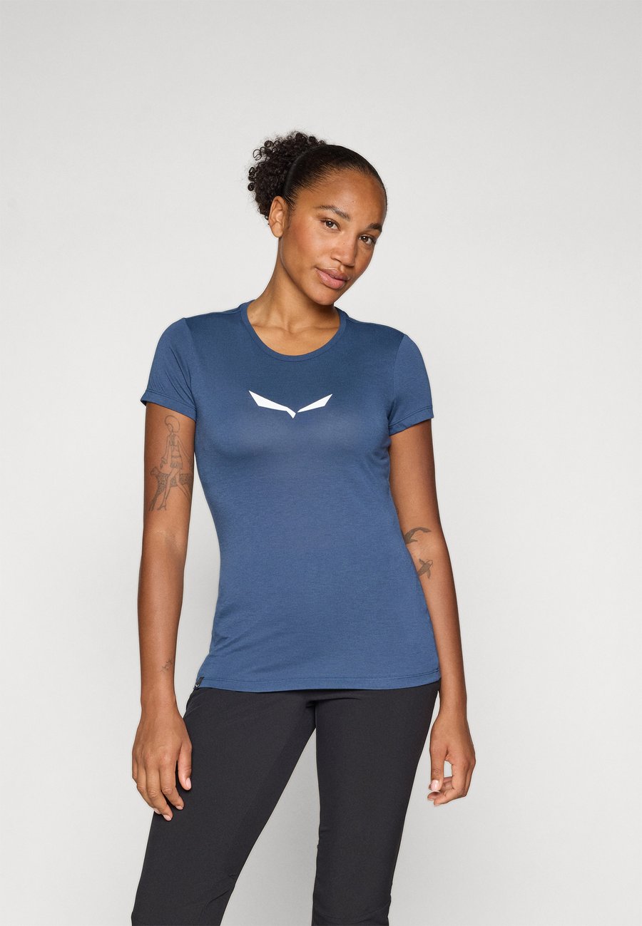 Футболка Salewa SOLID TEE, Dark Denim/Blue, Синий, Футболка Salewa SOLID TEE, Dark Denim/Blue
Футболка Salewa SOLID TEE, Dark Denim/Blue, Синий, Футболка Salewa SOLID TEE, Dark Denim/Blue