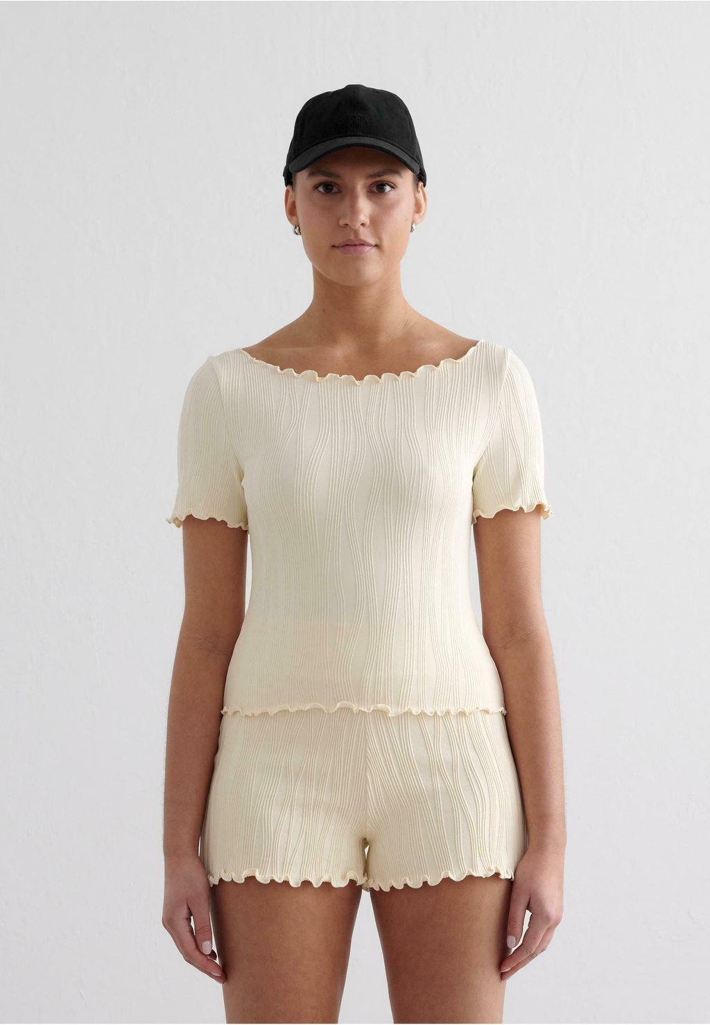 Топ aim’n, бежевый
Топ aim’n, бежевый