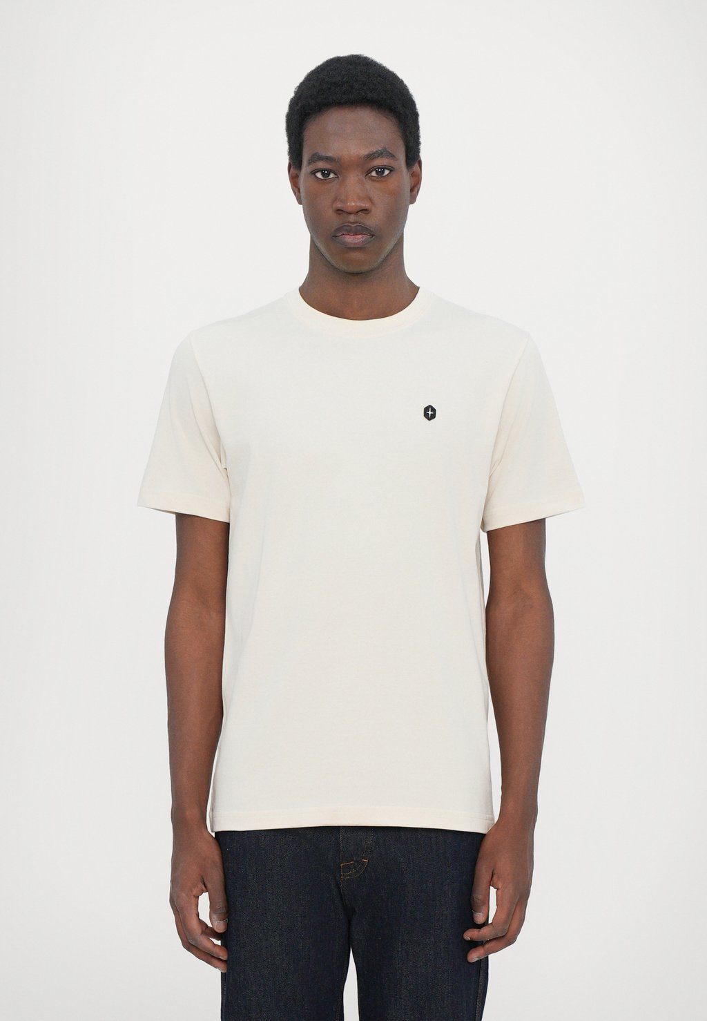 Базовая футболка MICHAEL TEE QUARTZ CO, бежевый
Базовая футболка MICHAEL TEE QUARTZ CO, бежевый