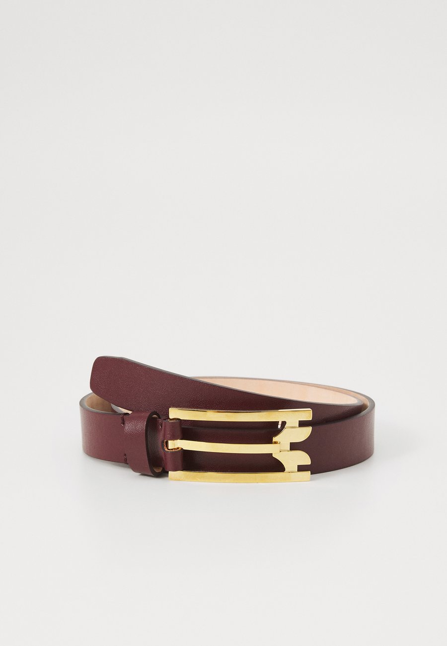 Ремень Victoria Beckham REGULAR PIN BUCKLE BELT, Burgundy/Bordeaux
Ремень Victoria Beckham REGULAR PIN BUCKLE BELT, Burgundy/Bordeaux