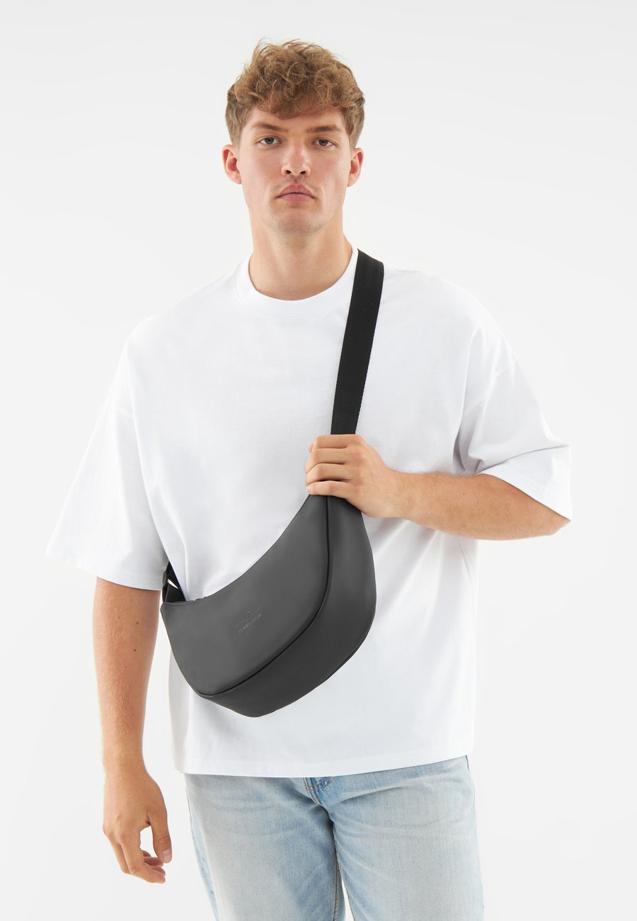 Сумка кросс-боди Johnny Urban RORY, Black/Metallic Black
Сумка кросс-боди Johnny Urban RORY, Black/Metallic Black