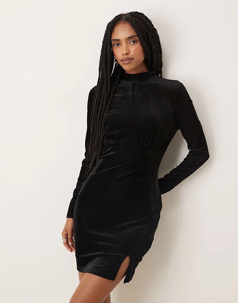Платье-мини Collective The Label с высоким воротом из черного бархата в рубчик
Платье-мини Collective The Label с высоким воротом из черного бархата в рубчик