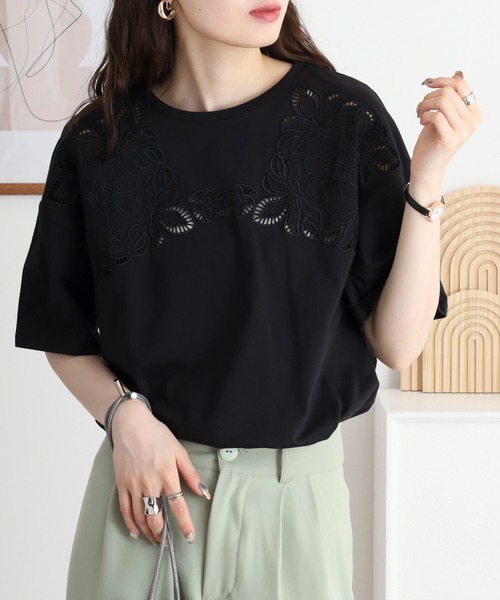 Топ свободного кроя с цветочным ажурным узором FUNALIVE, черный
Топ свободного кроя с цветочным ажурным узором FUNALIVE, черный