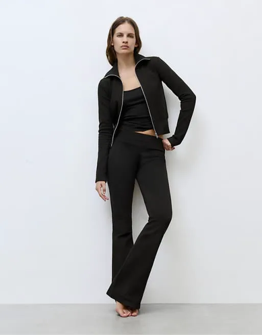 Черные расклешенные брюки Pull&Bear Interlock
Черные расклешенные брюки Pull&Bear Interlock