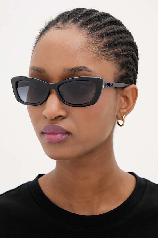 Солнцезащитные очки Guess, черный
Солнцезащитные очки Guess, черный