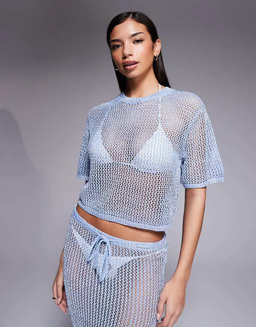 Темно-синий топ в едином стиле River Island
Темно-синий топ в едином стиле River Island
