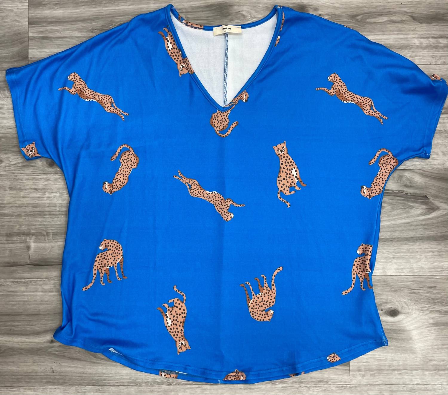 Entro Женская футболка с леопардовым принтом, кобальтово-синего цвета
Entro Женская футболка с леопардовым принтом, кобальтово-синего цвета
