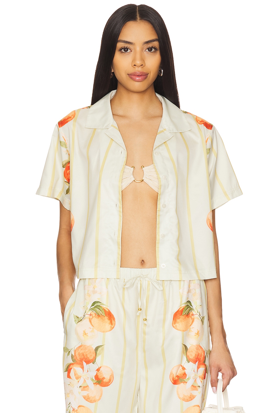 Короткая рубашка с коротким рукавом и коробчатым покроем La Porte, placement italian oranges
Короткая рубашка с коротким рукавом и коробчатым покроем La Porte, placement italian oranges