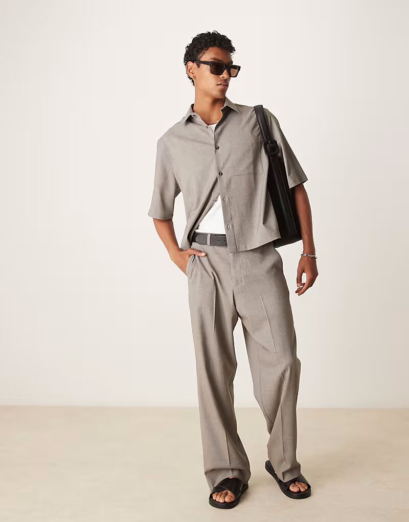 Широкие брюки ASOS DESIGN со складками спереди в цвете угольно-меланжевый
Широкие брюки ASOS DESIGN со складками спереди в цвете угольно-меланжевый