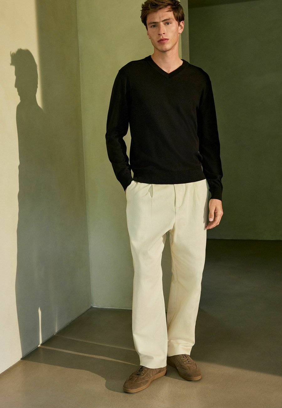 Толстовка Next V NECK FIT LONG SLEEVE, Black
Толстовка Next V NECK FIT LONG SLEEVE, Black