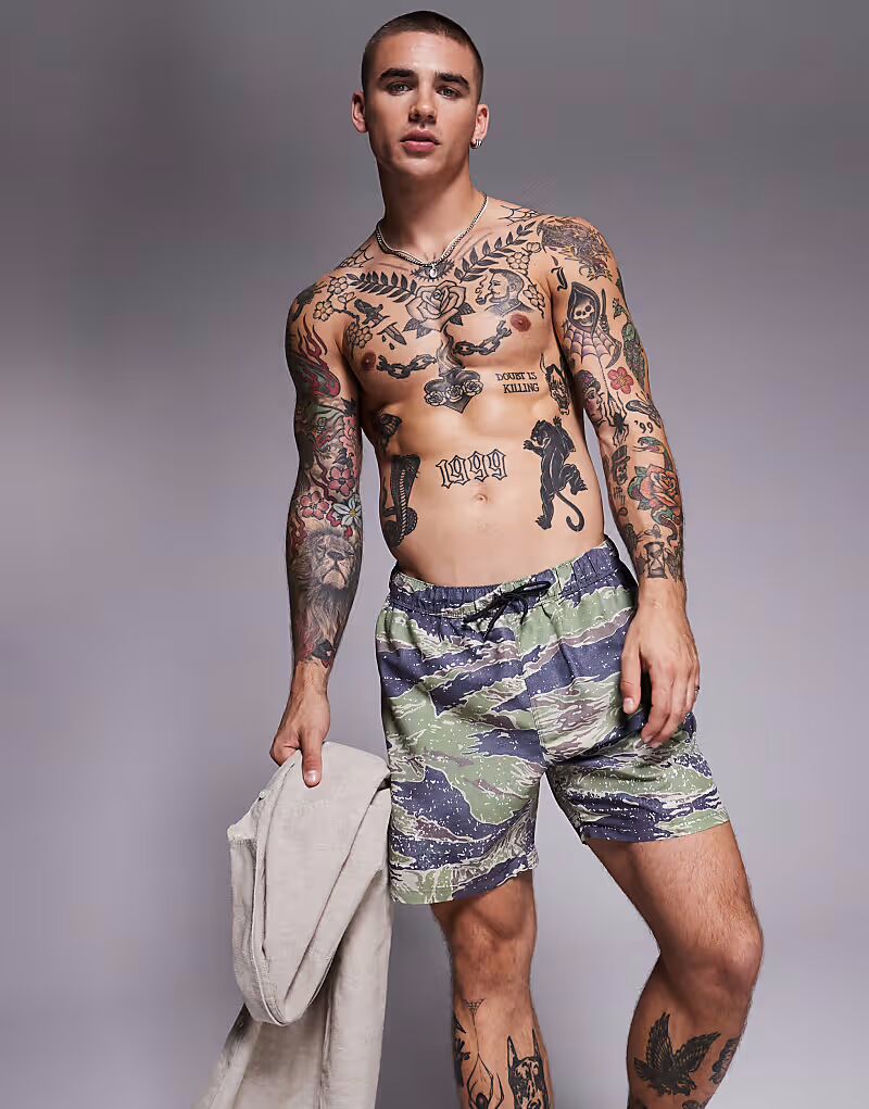 Плавки-шорты ASOS DESIGN средней длины с камуфляжным принтом зеленого цвета
Плавки-шорты ASOS DESIGN средней длины с камуфляжным принтом зеленого цвета