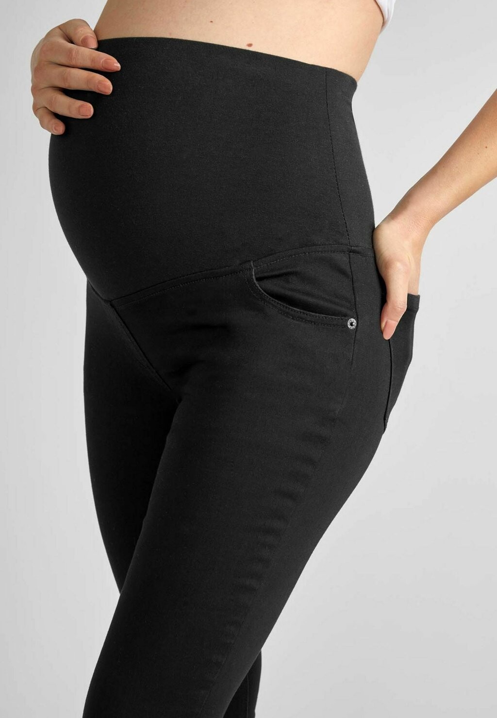 Джинсы узкого кроя SUPERSTRETCH JoJo Maman Bébé, черный
Джинсы узкого кроя SUPERSTRETCH JoJo Maman Bébé, черный