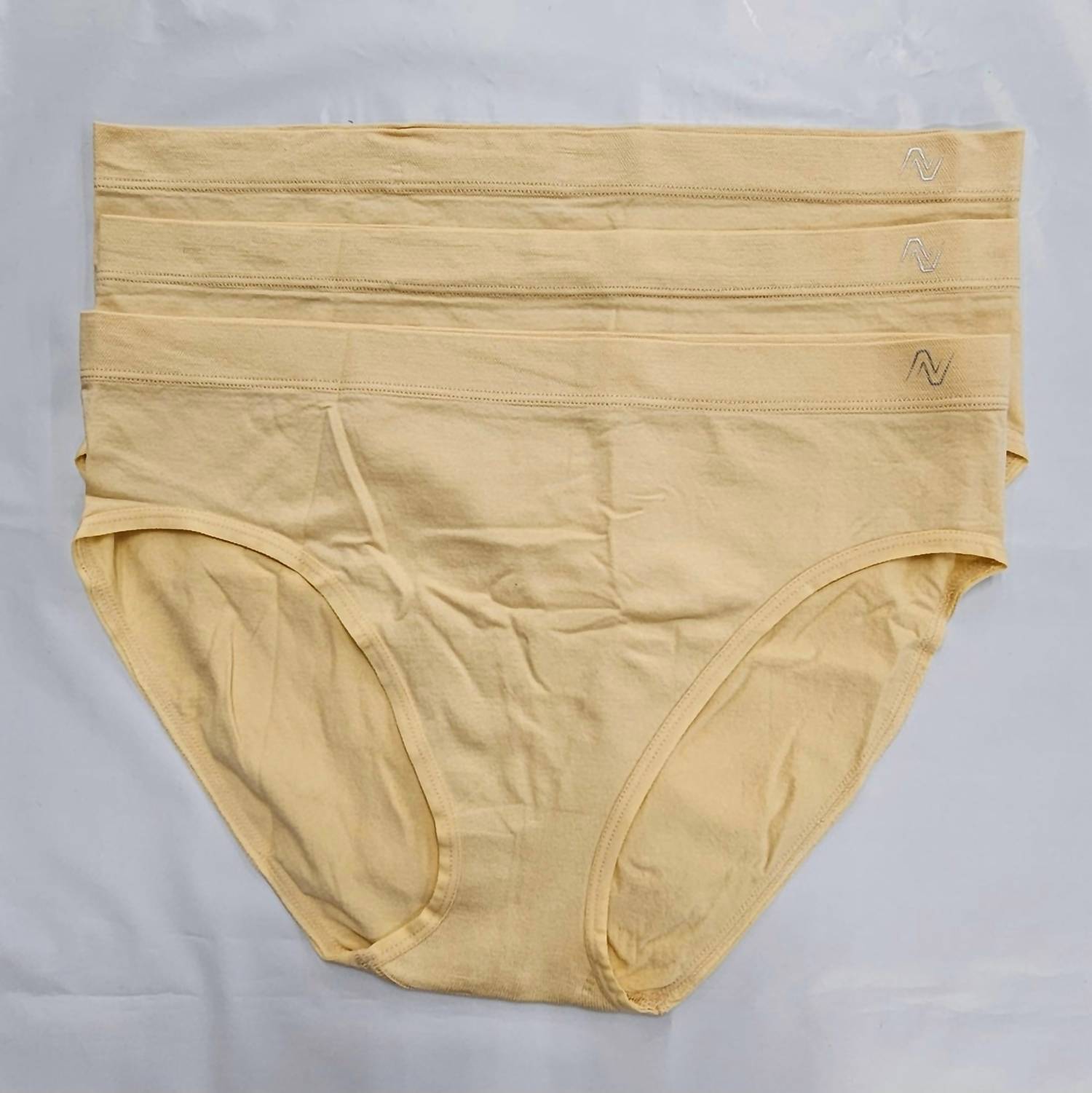 Женское нижнее белье из 3 трусиков-стрингов, бесшовное, телесного/телесного/телесного цвета New Balance
Женское нижнее белье из 3 трусиков-стрингов, бесшовное, телесного/телесного/телесного цвета New Balance