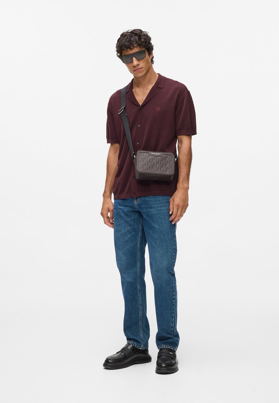 Сумка кросс-боди KARL LAGERFELD LOOM CAMERA, Fudge/Brown
Сумка кросс-боди KARL LAGERFELD LOOM CAMERA, Fudge/Brown