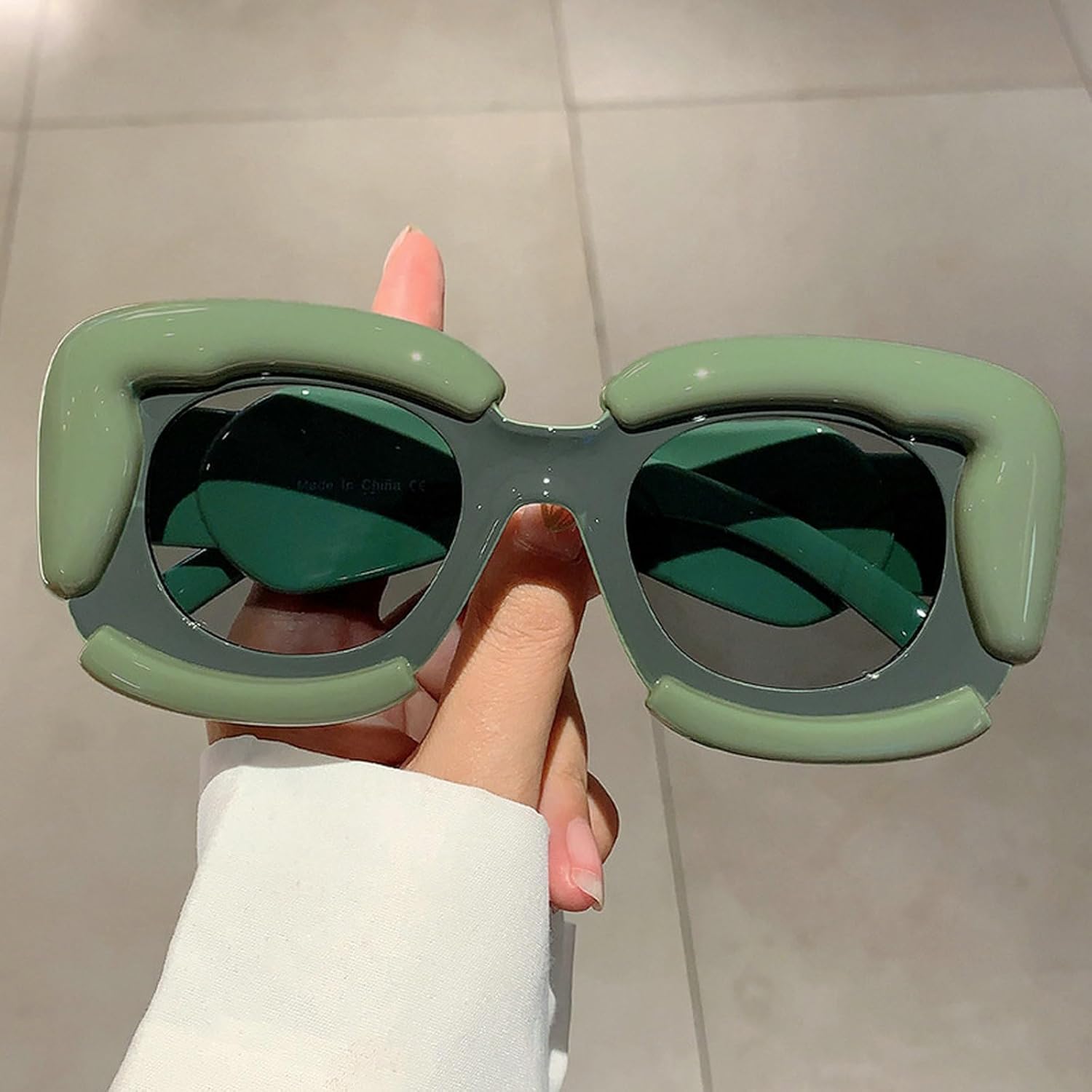 Модные толстые круглые надувные солнцезащитные очки для женщин и мужчин в стиле ретро, массивные овальные, для фестивалей и вечеринок, конфетных цветов, панк mincl, 2pcs-black&green
Модные толстые круглые надувные солнцезащитные очки для женщин и мужчин в стиле ретро, массивные овальные, для фестивалей и вечеринок, конфетных цветов, панк mincl, 2pcs-black&green