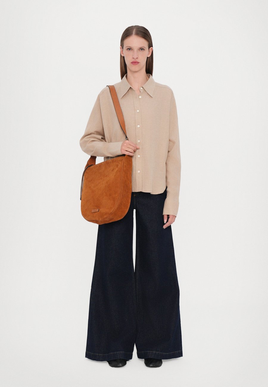 Сумка Gianni Chiarini CHARLOTTE, Camel
Сумка Gianni Chiarini CHARLOTTE, Camel