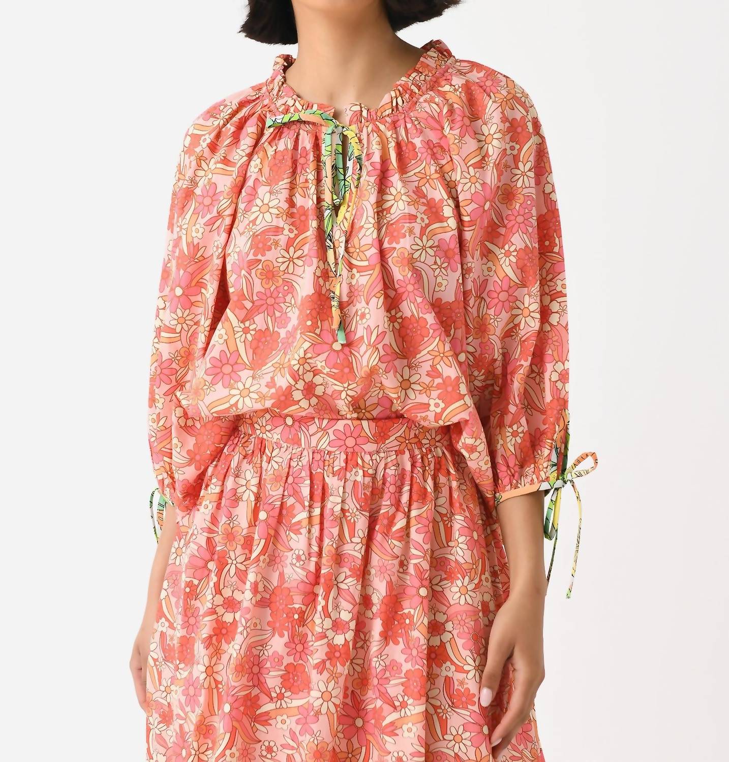 Контрастная блузка с цветочным принтом оранжевого цвета Sur La Vague
Контрастная блузка с цветочным принтом оранжевого цвета Sur La Vague