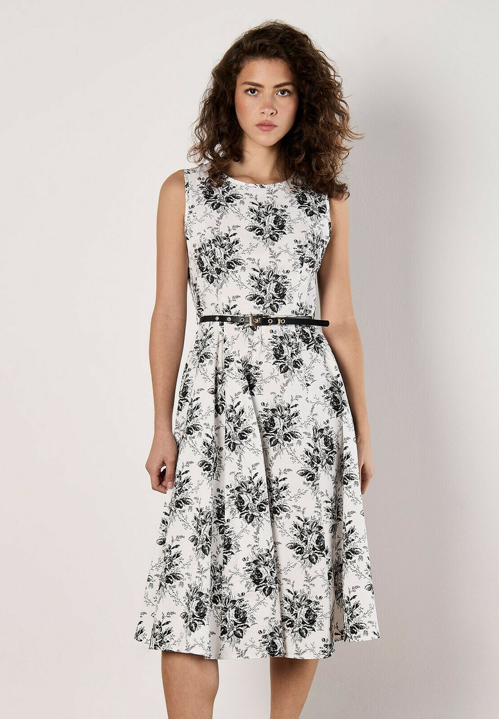 Повседневное платье Apricot, белый
Повседневное платье Apricot, белый