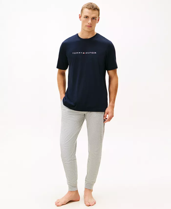 Двухкомпонентный комплект для сна из велюрового джерси: топ и пижамные штаны Tommy Hilfiger, черный
Двухкомпонентный комплект для сна из велюрового джерси: топ и пижамные штаны Tommy Hilfiger, черный