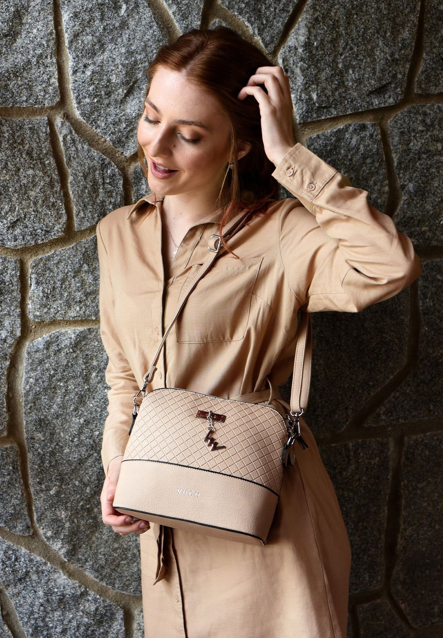 Сумка кросс-боди VUCH CARA, Beige
Сумка кросс-боди VUCH CARA, Beige
