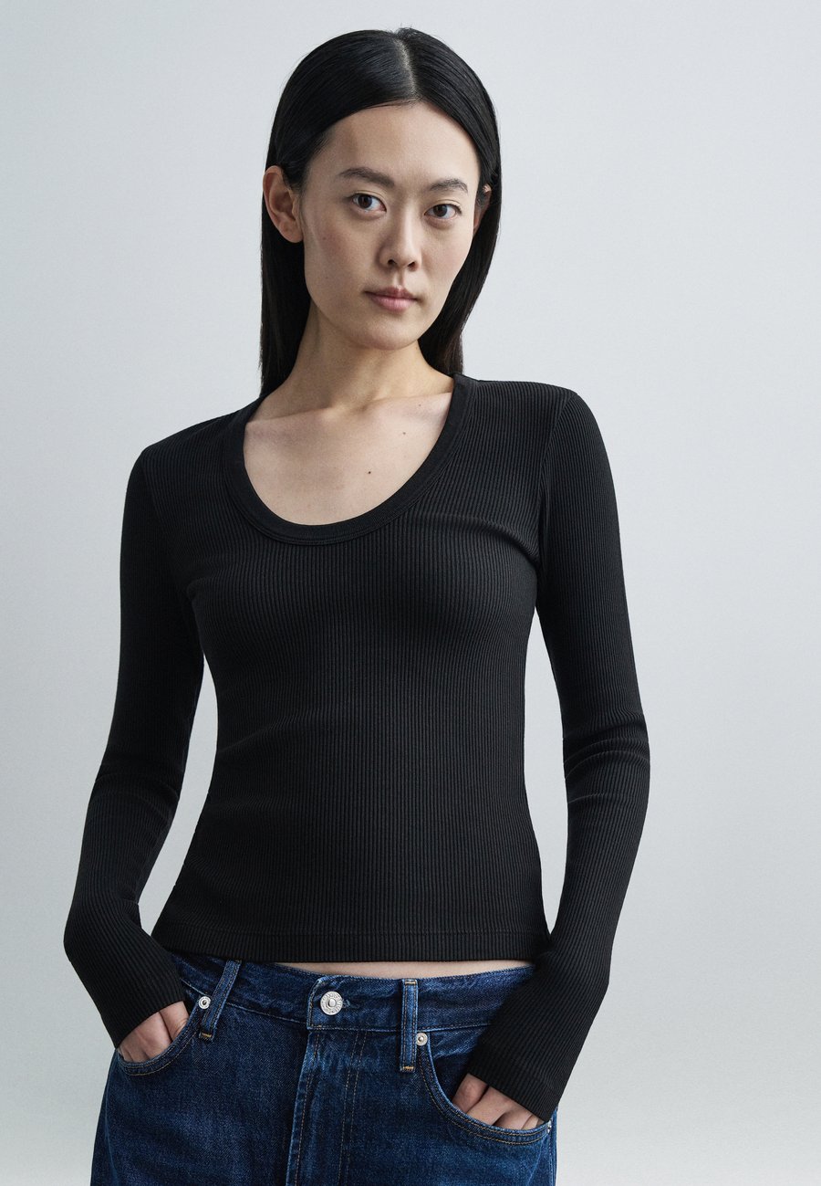 Топ Citizens of Humanity MARA U NECK, Black
Топ Citizens of Humanity MARA U NECK, Black