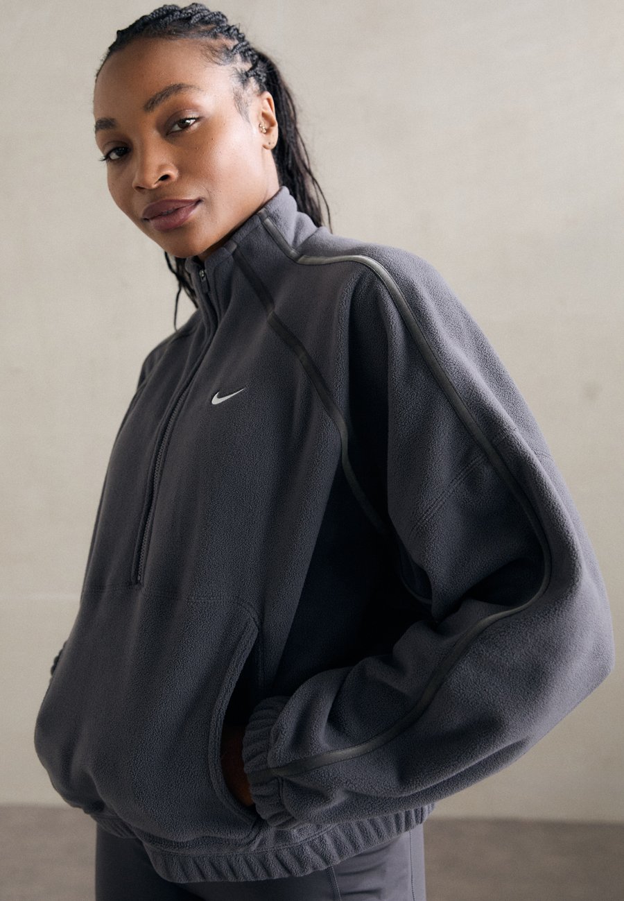 Джемпер Nike Performance ONE, Thunder Grey/White/Grey
Джемпер Nike Performance ONE, Thunder Grey/White/Grey