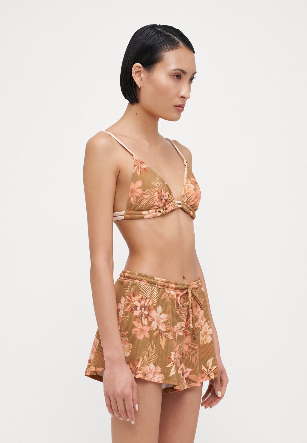 Плавки бикини DESERT DREAMS BOARDIE Rip Curl, бронза
Плавки бикини DESERT DREAMS BOARDIE Rip Curl, бронза