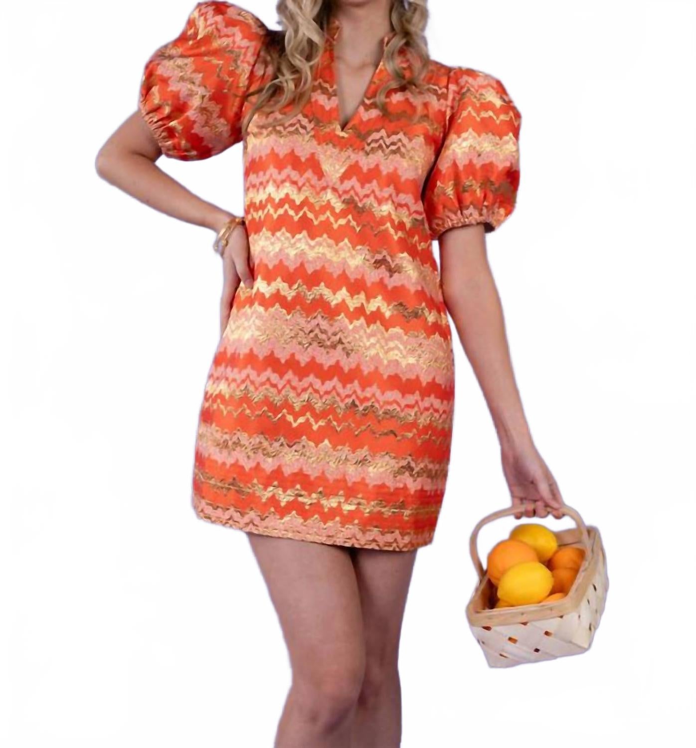 Мини-платье Hampton в коралловом цвете с волнообразным узором Emily McCarthy
Мини-платье Hampton в коралловом цвете с волнообразным узором Emily McCarthy