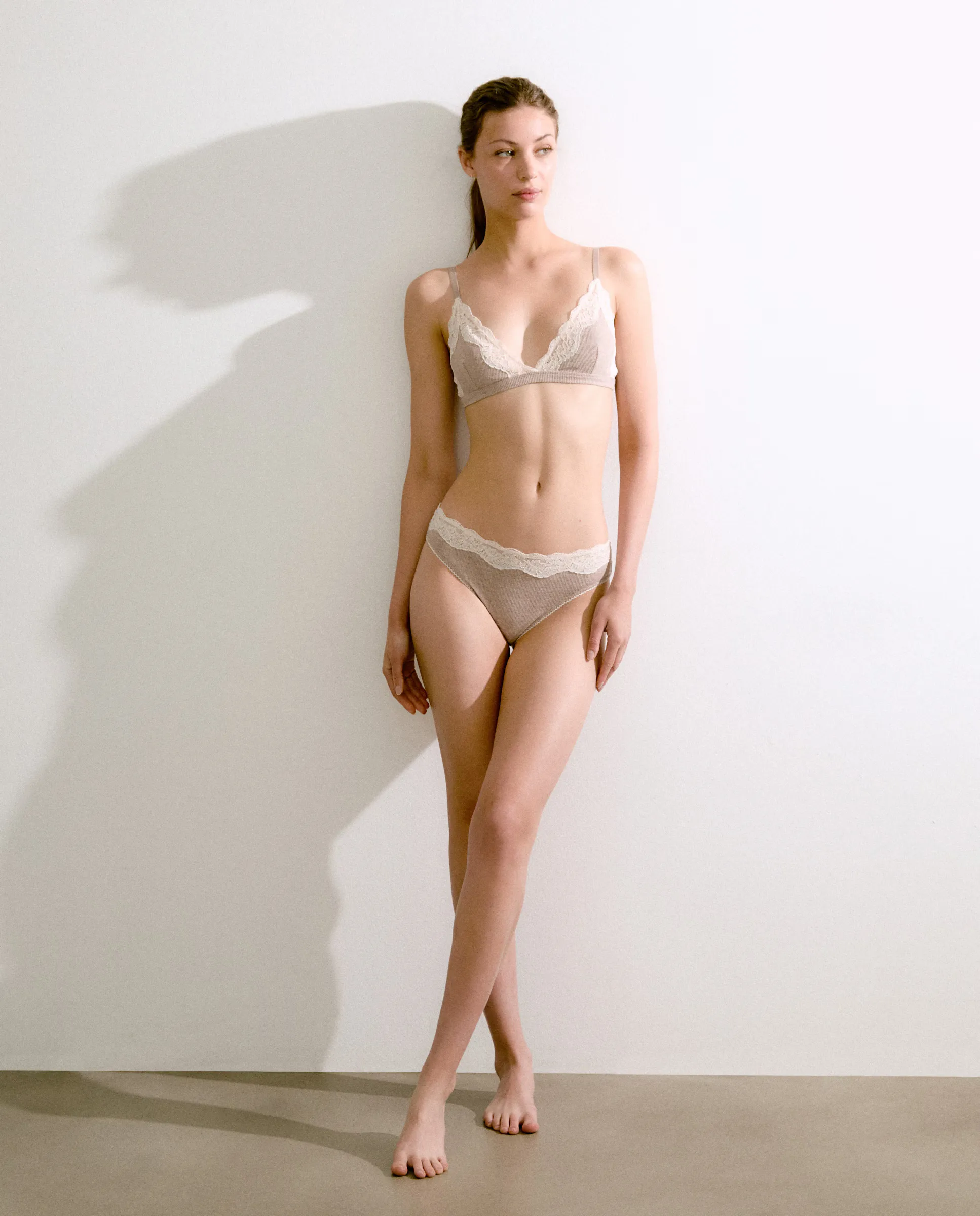 Высокие трусы с кружевной отделкой Énfasis, коричневый
Высокие трусы с кружевной отделкой Énfasis, коричневый