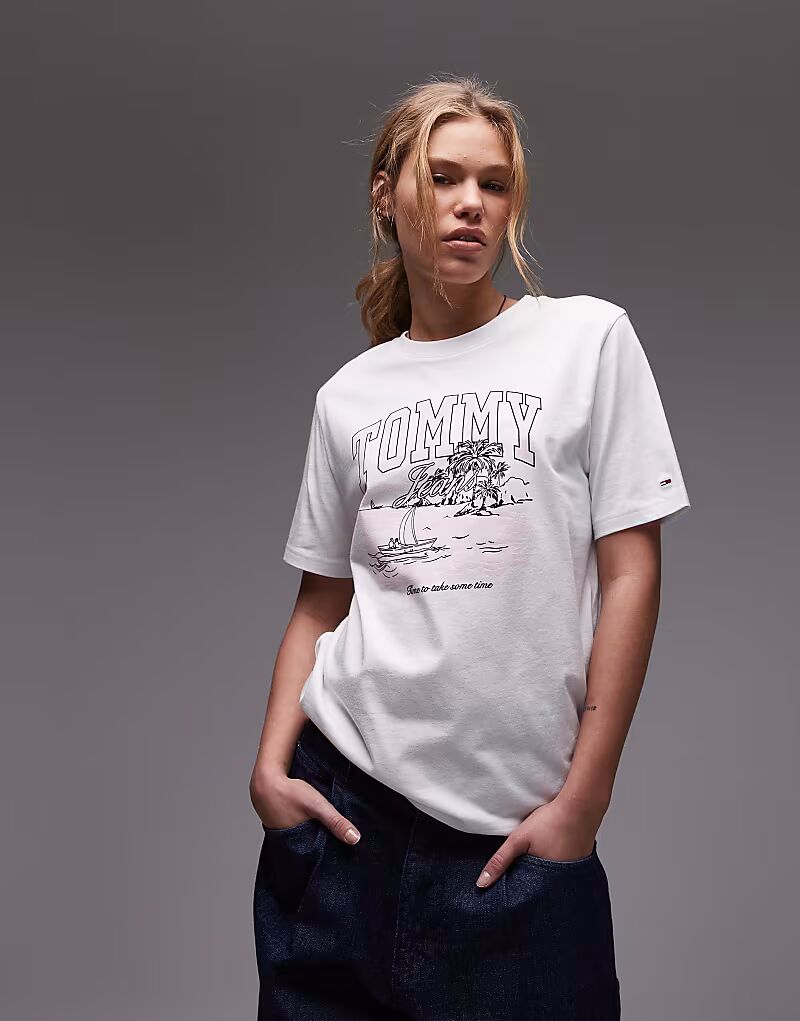 Футболка Tommy Jeans свободного кроя с праздничным принтом в белом и розовом цветах
Футболка Tommy Jeans свободного кроя с праздничным принтом в белом и розовом цветах