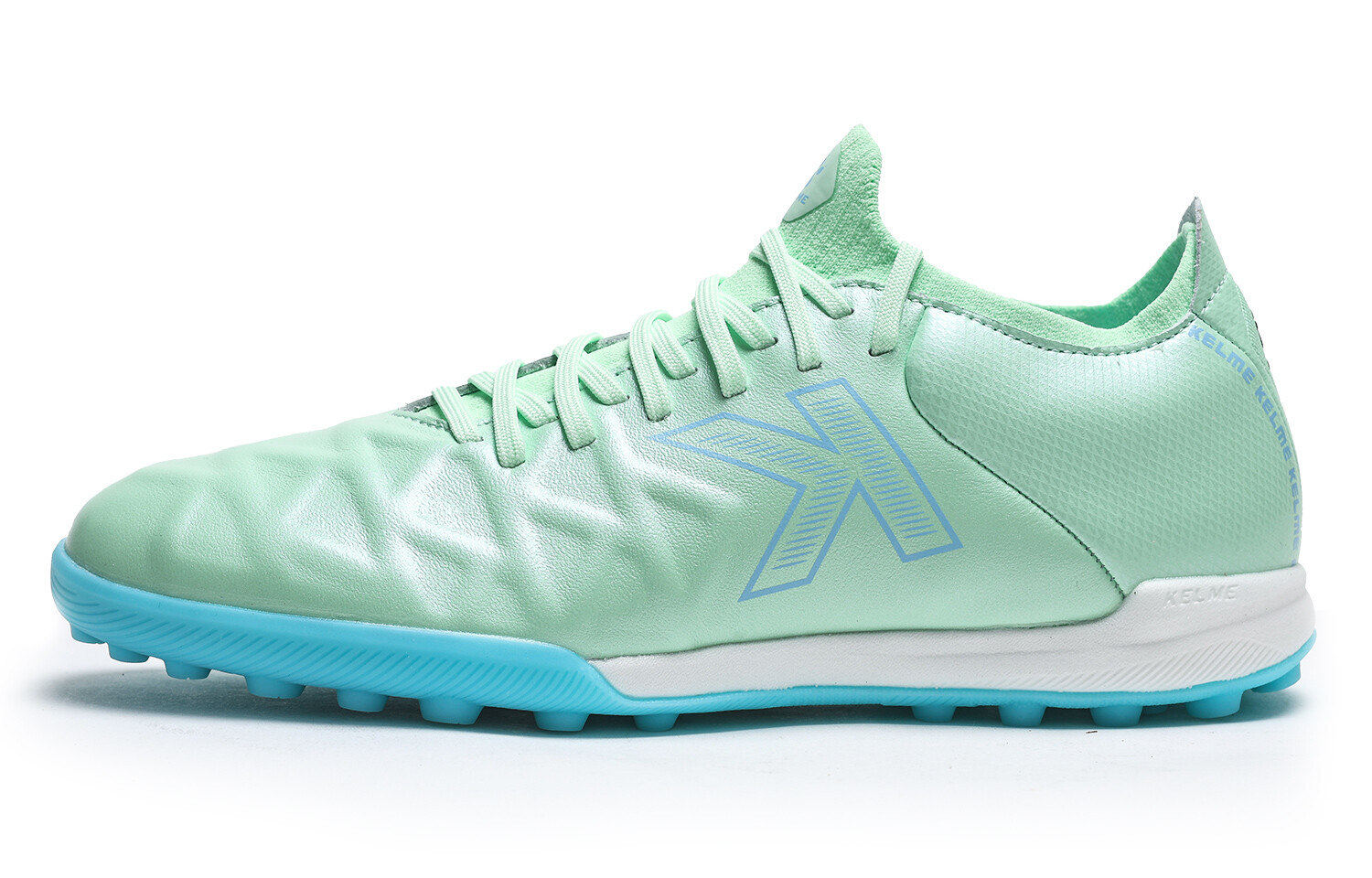 Футбольные бутсы унисекс с низким верхом мятно-зеленые светло-голубые Kelme
Футбольные бутсы унисекс с низким верхом мятно-зеленые светло-голубые Kelme