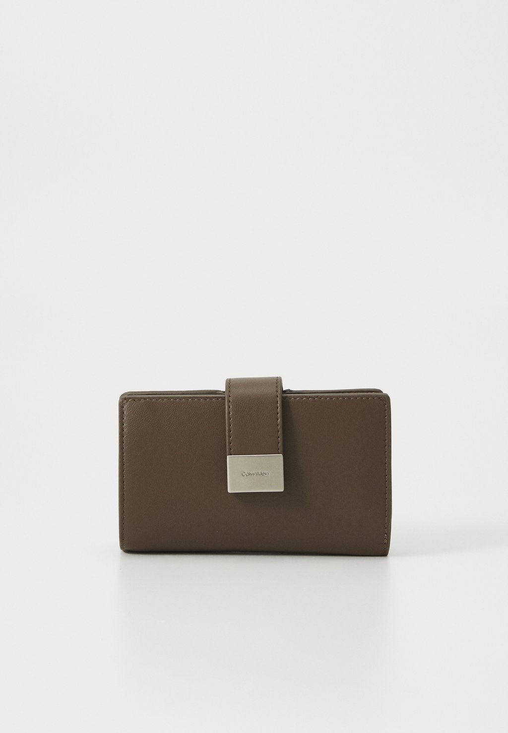 Кошелек HARDWARE SNAP BIFOLD Calvin Klein, коричневый
Кошелек HARDWARE SNAP BIFOLD Calvin Klein, коричневый