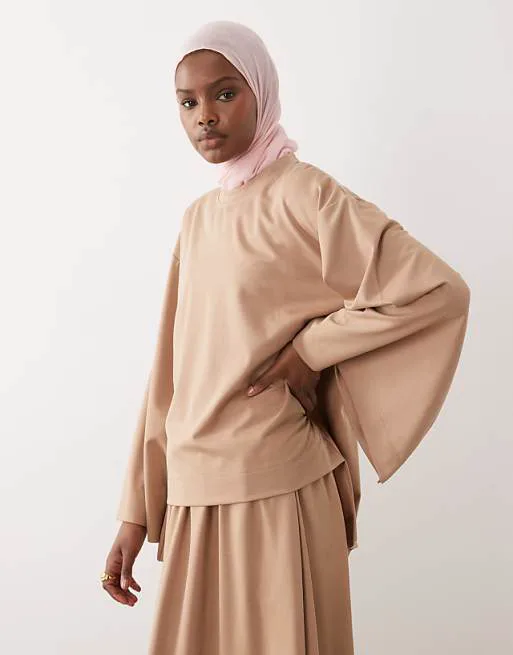 Светло-бежевый топ IAAL Luxe с широкими рукавами
Светло-бежевый топ IAAL Luxe с широкими рукавами