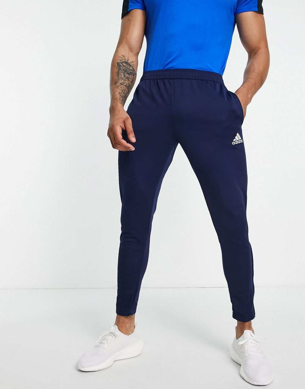 Темно-синие джоггеры adidas Football Entrada 22
Темно-синие джоггеры adidas Football Entrada 22