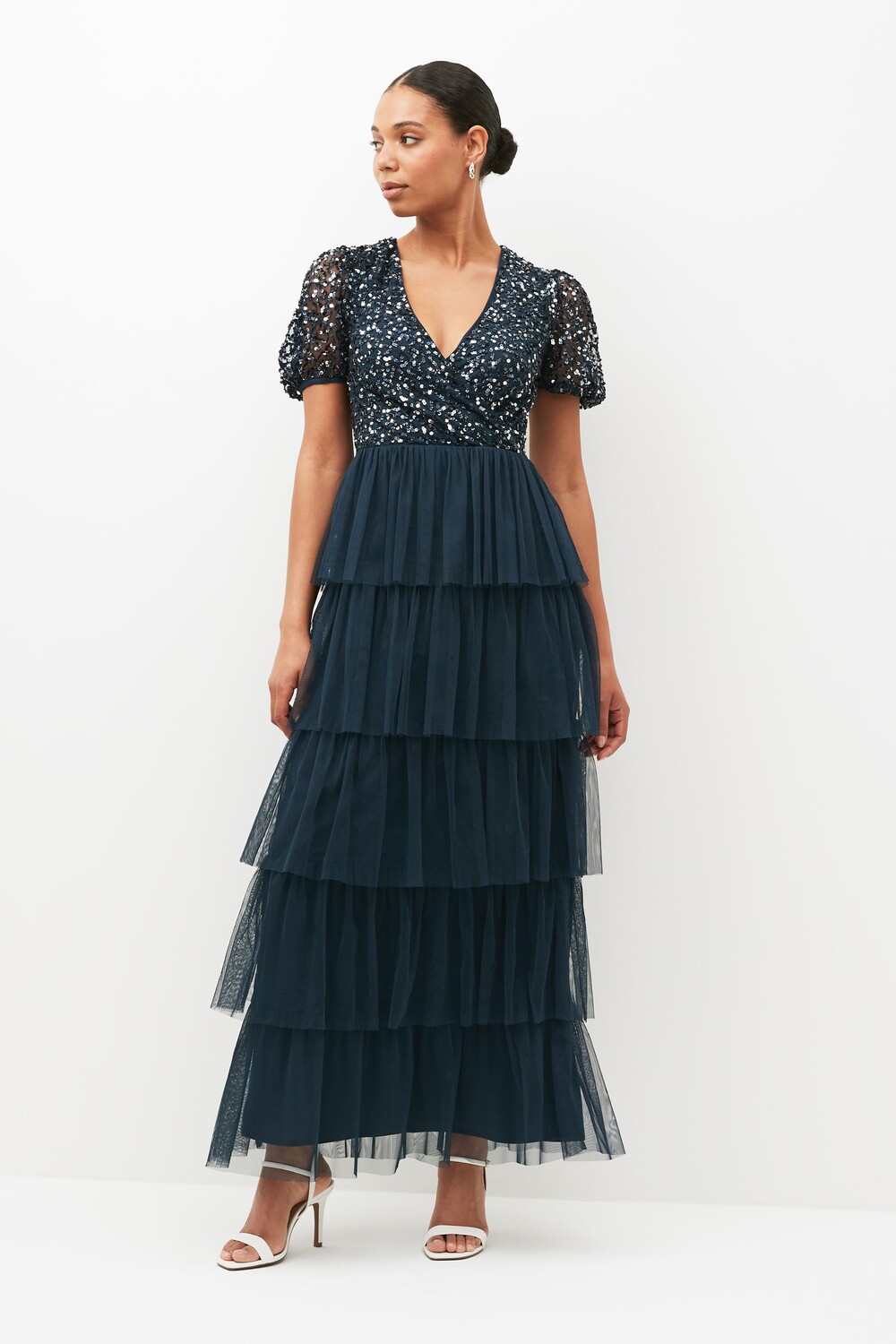 Нежное многоярусное платье макси с пайетками Maya, синий
Нежное многоярусное платье макси с пайетками Maya, синий