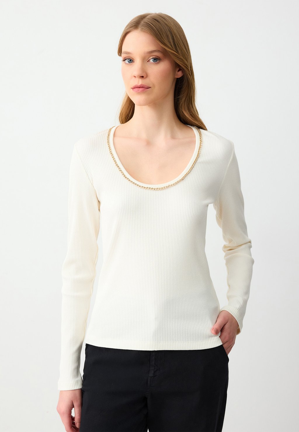 Джемпер U NECK CHAIN DETAILED Jimmy Key, кремовый 
Джемпер U NECK CHAIN DETAILED Jimmy Key, кремовый