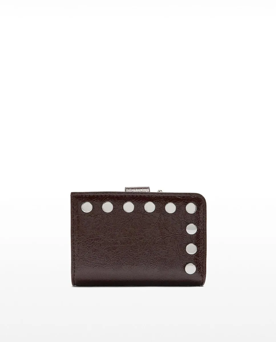 Маленькая женская сумочка с эффектом кракелюра, заклепками и молнией Parfois, темно-коричневый
Маленькая женская сумочка с эффектом кракелюра, заклепками и молнией Parfois, темно-коричневый