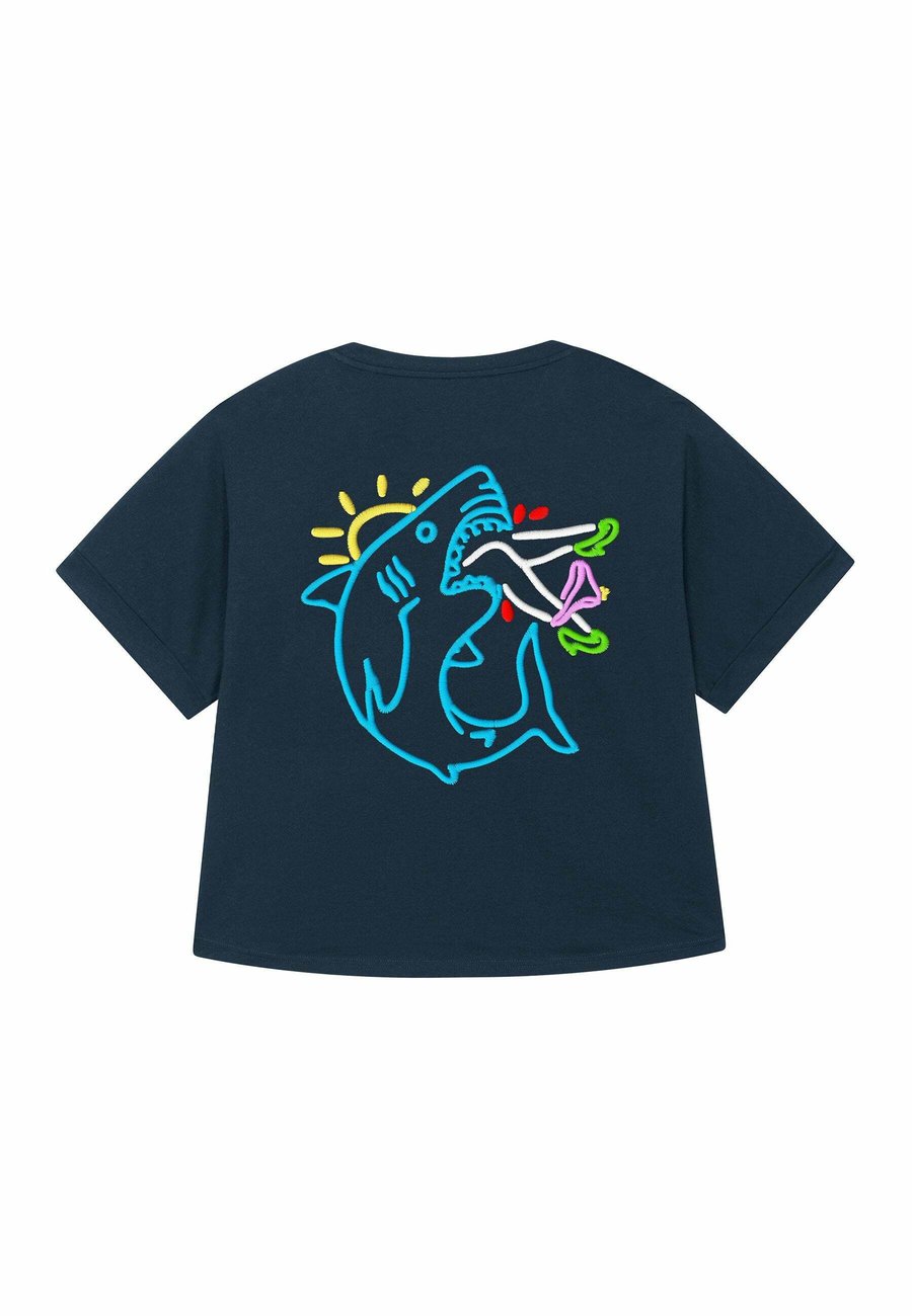 Футболка Mira Paris SHARK BACK ROLL UP TEE 25, Dark Blue/Mottled Dark Blue, Синий, Футболка Mira Paris SHARK BACK ROLL UP TEE 25, Dark Blue/Mottled Dark Blue
Футболка Mira Paris SHARK BACK ROLL UP TEE 25, Dark Blue/Mottled Dark Blue, Синий, Футболка Mira Paris SHARK BACK ROLL UP TEE 25, Dark Blue/Mottled Dark Blue