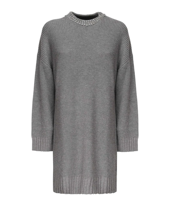 Серое платье с круглым вырезом, украшенным стразами. Pinko, серый
Серое платье с круглым вырезом, украшенным стразами. Pinko, серый