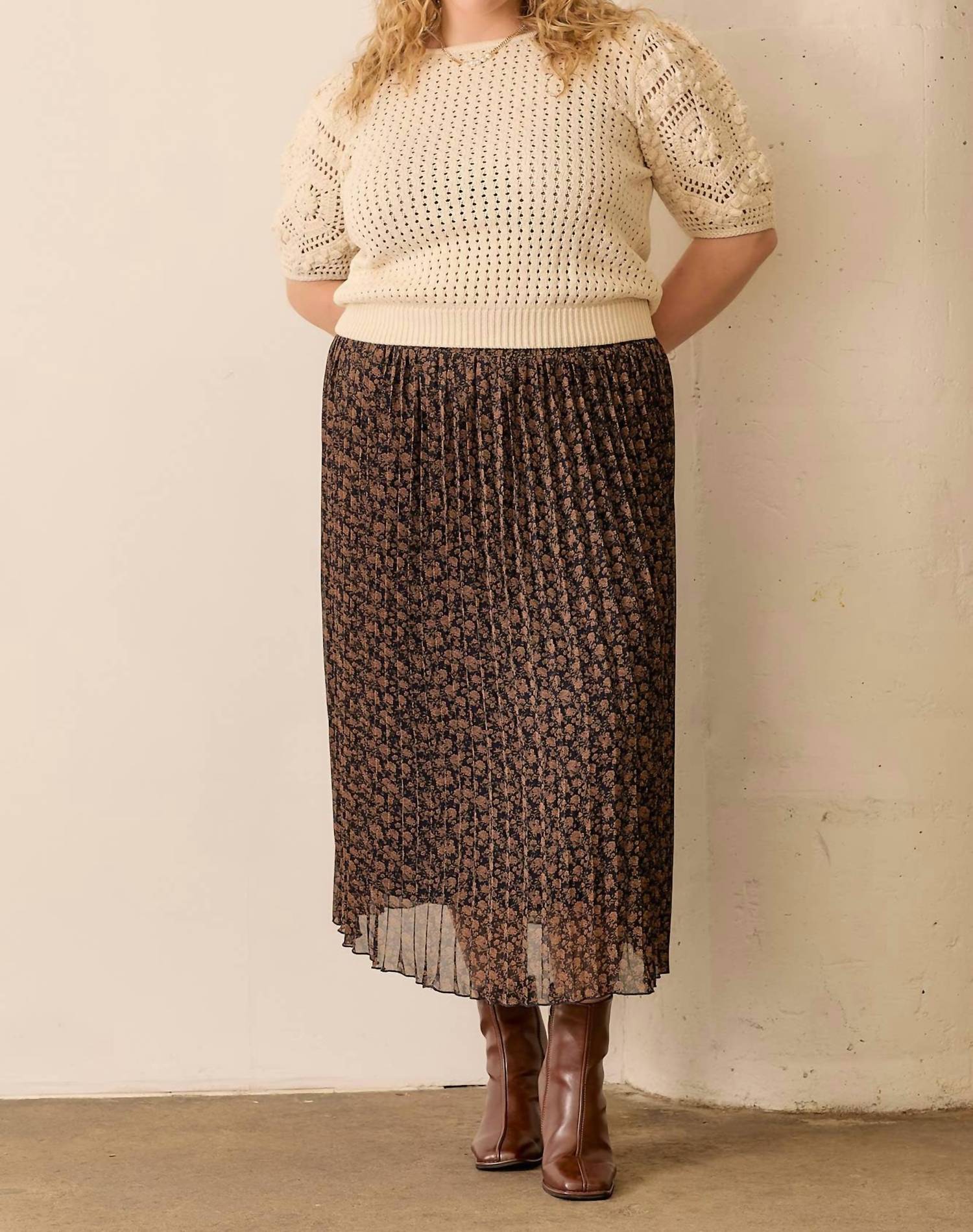 Юбка-плиссе с цветочным принтом - плюс темно-синий многоцветный Polagram
Юбка-плиссе с цветочным принтом - плюс темно-синий многоцветный Polagram