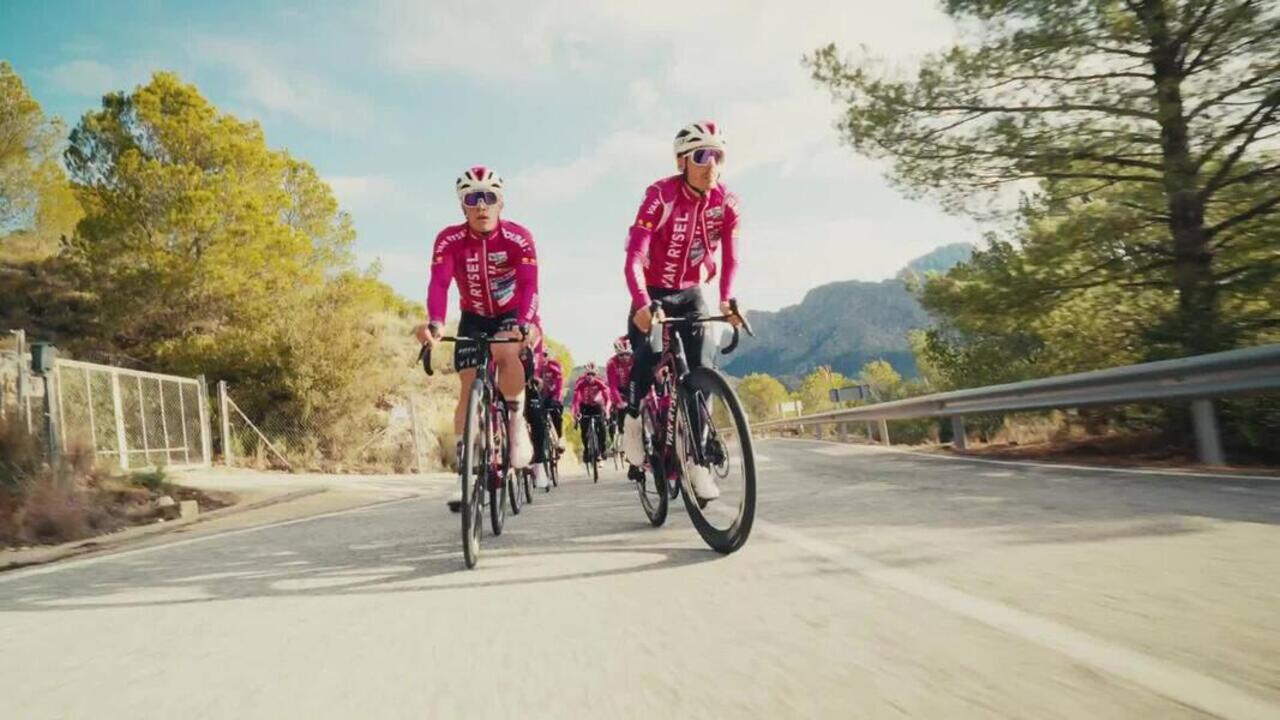 Мужские шорты Van Rysel Van Rysel Roubaix Team для шоссейного велоспорта RCR Racing Series дымчато-черные
Мужские шорты Van Rysel Van Rysel Roubaix Team для шоссейного велоспорта RCR Racing Series дымчато-черные