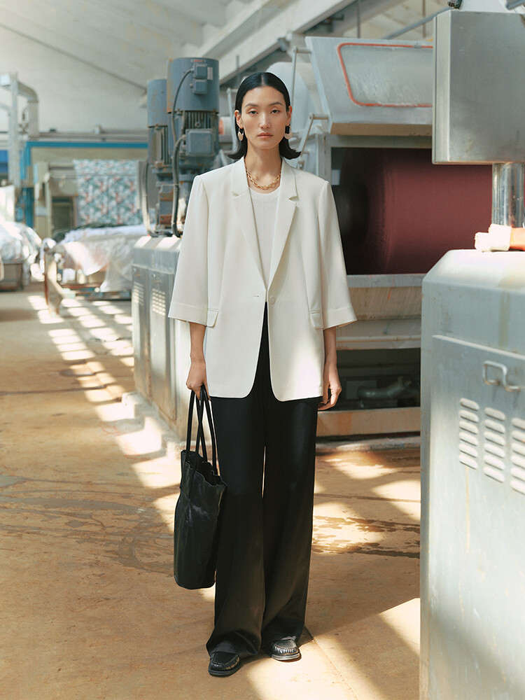 Приталенный пиджак Mai Meng для женщин, белый
Приталенный пиджак Mai Meng для женщин, белый