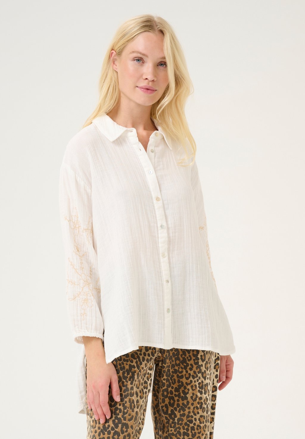 Блузка на пуговицах CUMERCA ELINA Culture, кремовый
Блузка на пуговицах CUMERCA ELINA Culture, кремовый