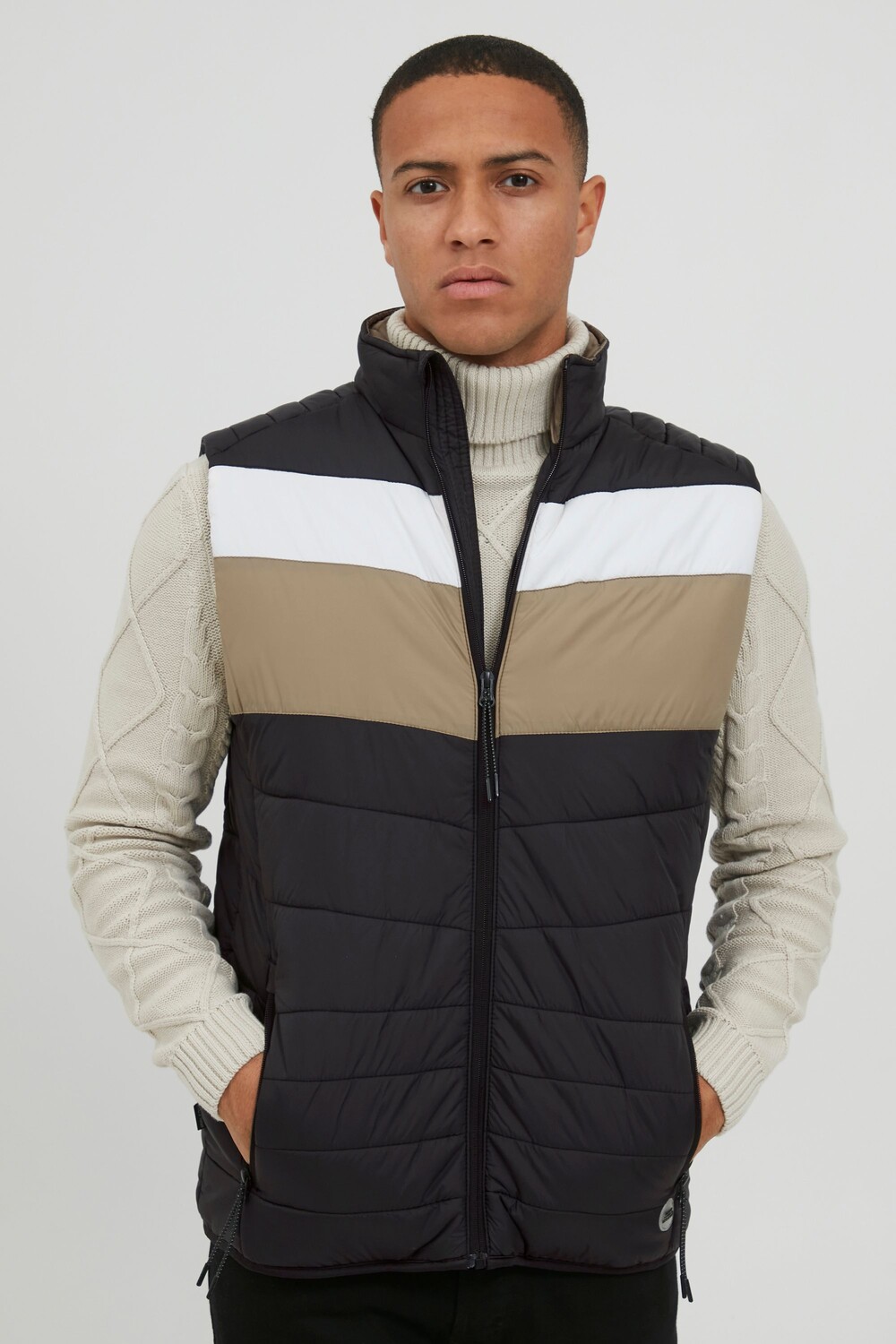 Утепленный жилет BLEND, черный 
Утепленный жилет BLEND, черный