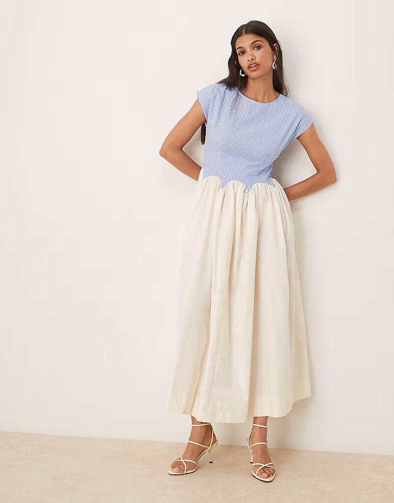 Платье-мидакси из хлопка в полоску с заниженным подолом Never Fully Dressed синего и белого цвета
Платье-мидакси из хлопка в полоску с заниженным подолом Never Fully Dressed синего и белого цвета