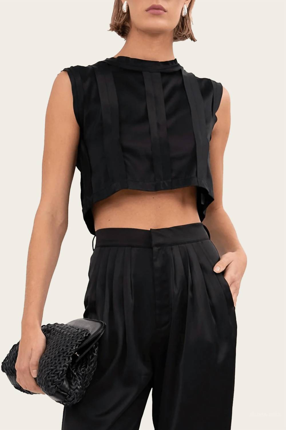 Топ Thea укороченный черный NONCHALANTLABEL
Топ Thea укороченный черный NONCHALANTLABEL